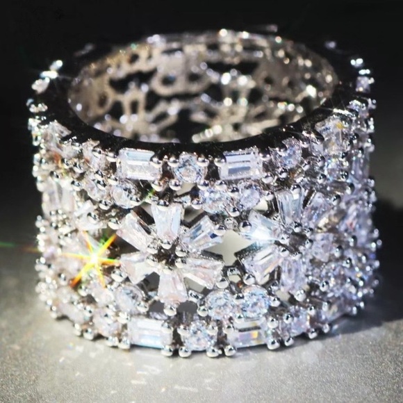 18CT 925 STERLING SILVER DIAMOND CUSHION RING - Picture 2 of 6